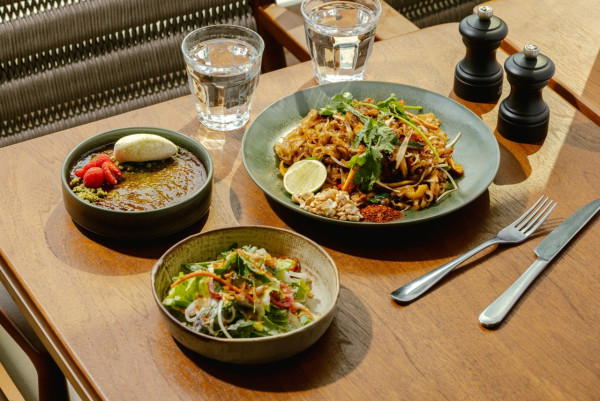 尖沙咀金普頓酒店全天候餐廳正式開幕 主推第三文化概念廚房/嚐盡中西環球美食