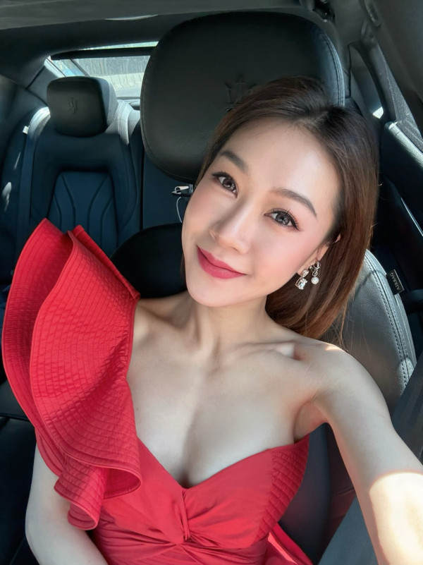 黃心穎二家姐黃心妙IG性感照合集超火辣 三孩之母隱藏級姣好身材更勝細妹心穎