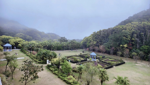 極似歐洲！山頂隱世「愛麗絲夢遊仙境」遊百年港督別墅 附4大打卡位路線