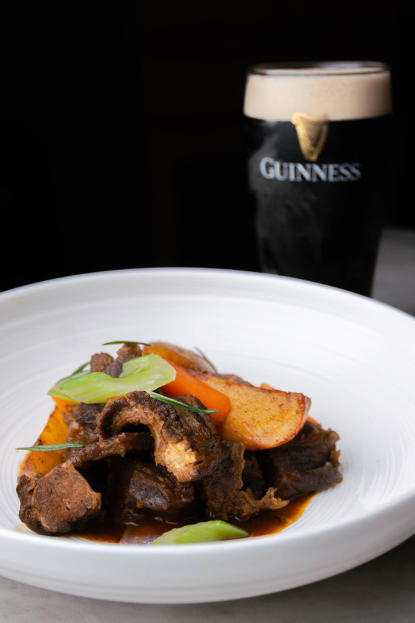 Guinness 全城聖派翠克節登陸香港 Perks聯乘限量襟章/大嘴鳥打卡/調酒巡禮