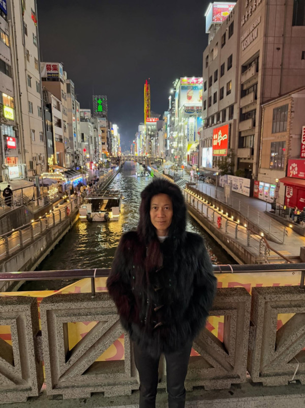 蘇民峰遊大阪歎懷石料理 曬旅行相撞樣一男星？網友：頭髮茂盛咗咁多 