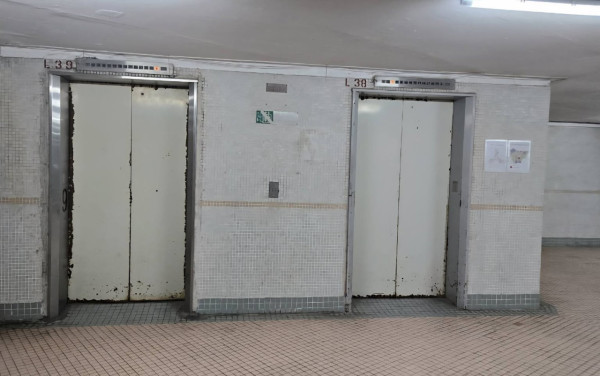 從照片可見，樓層電梯大堂及走廊空間寬敞。（截圖：Facebook@公屋討論區）