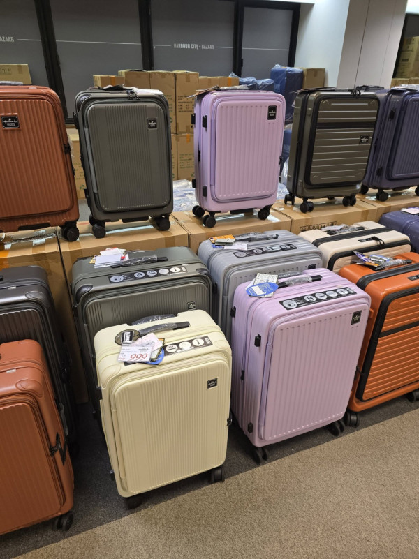 尖沙咀海港城名牌時裝開倉低至1折！$49起入手男女裝/手袋/泳衣/內衣 Marc Jacobs／Columbia／KARL LAGERFELD 