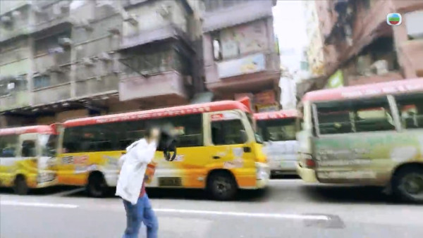 東張西望｜梁敏巧旺角狂奔40分鐘追截獸父！網民激讚體能超強好專業