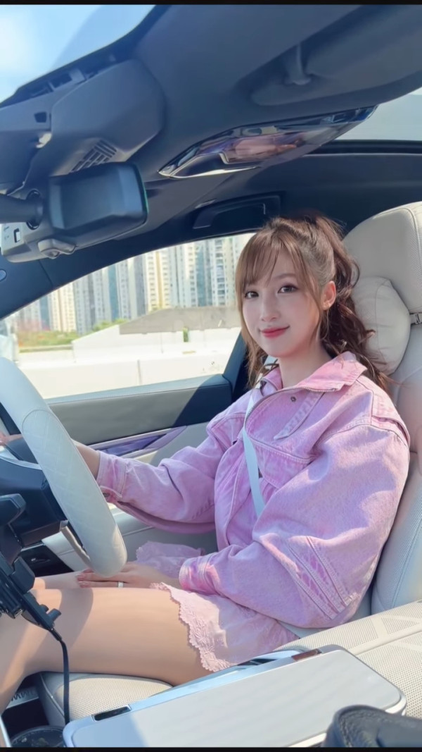 女神海兒剪瀏海新髮型曝光極減齡 氣質大轉變獲激讚：勁似大學生