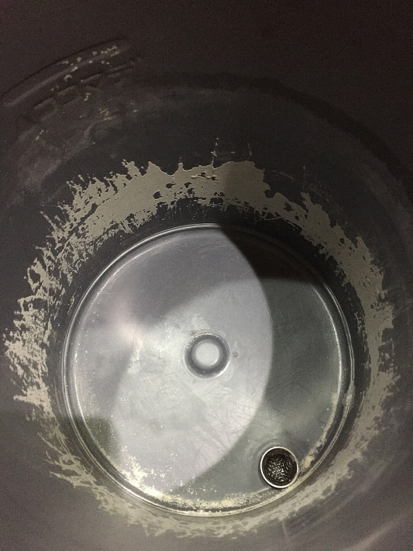 港人北上長居水煲積滿白垢！網民憂飲到生腎石 消委會教揀濾水器+3招除垢