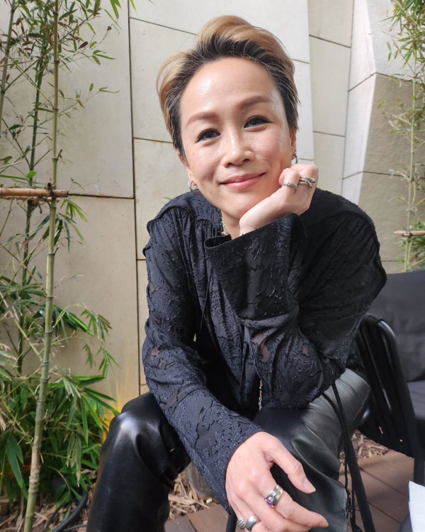 前TVB御用配角息影20年高調宣佈復出 三孩之母驚喜現身：搵啲細藝做吓