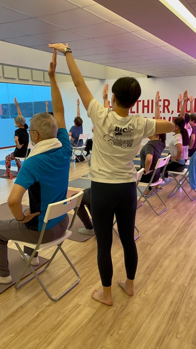 東鐵壯漢「自綁雙腿」搭車瘋傳！網民激讚超體貼 真相原來係日本養生療法？