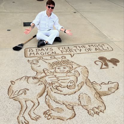 唔使識畫畫都畫得？專訪迪士尼前職員解密「掃把地畫」！最難忘遊客企足兩小時拍片