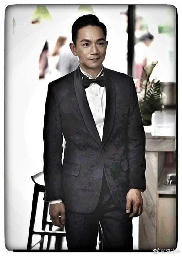 「御用大奸角」離巢15年罕有回港近況曝光！戾氣全無反差極大︰真人好善良