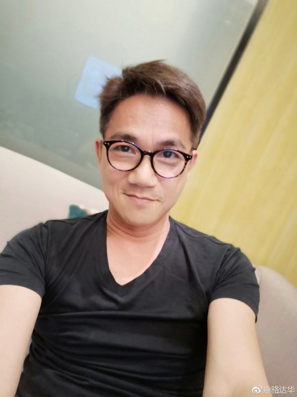 「御用大奸角」離巢15年罕有回港近況曝光！戾氣全無反差極大︰真人好善良