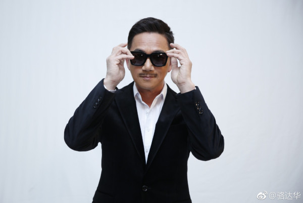 「御用大奸角」離巢15年罕有回港近況曝光！戾氣全無反差極大︰真人好善良