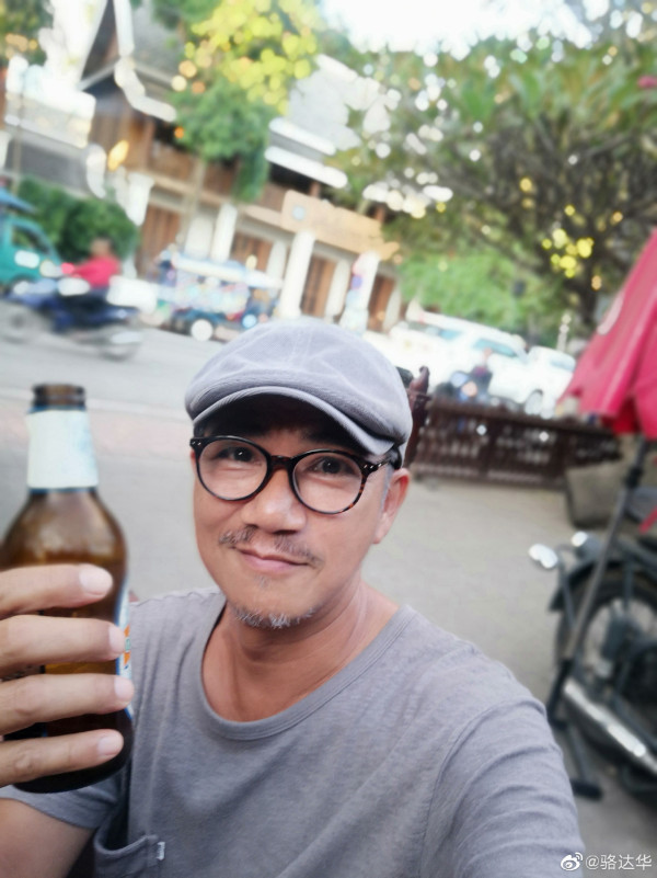 「御用大奸角」離巢15年罕有回港近況曝光！戾氣全無反差極大︰真人好善良