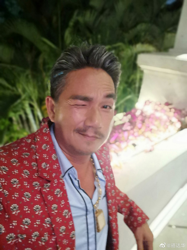 「御用大奸角」離巢15年罕有回港近況曝光！戾氣全無反差極大︰真人好善良