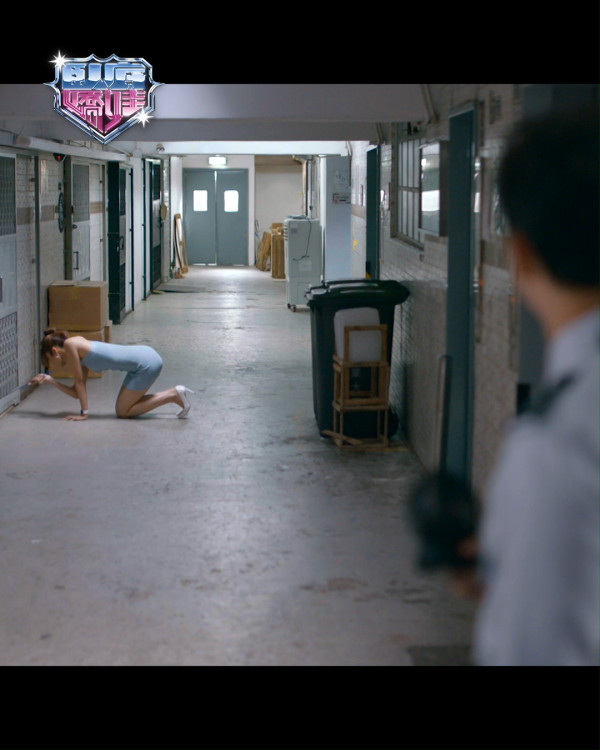 臥底嬌娃｜張曦雯完美Carry「最強戰衣」超貼身短裙 標準零贅肉S形線條震撼眼球