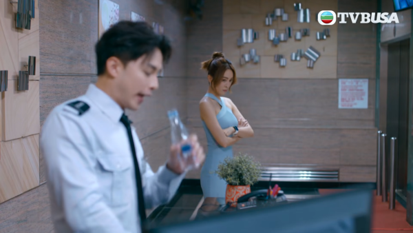 臥底嬌娃｜張曦雯完美Carry「最強戰衣」超貼身短裙 標準零贅肉S形線條震撼眼球