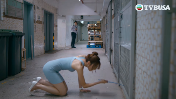 臥底嬌娃｜張曦雯完美Carry「最強戰衣」超貼身短裙 標準零贅肉S形線條震撼眼球