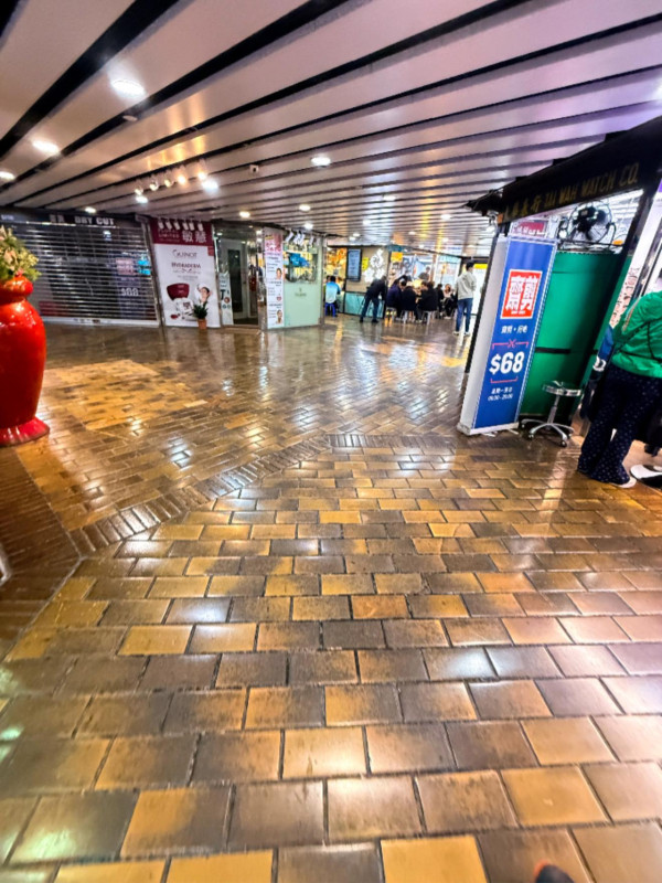 紅磡廣場「穿越感」變猛鬼怪談！網民瘋傳氣場極猛：苦主一離開即撞邪？