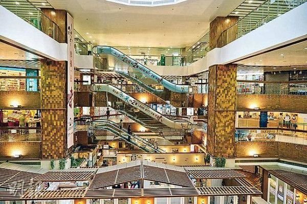 紅磡廣場「穿越感」變猛鬼怪談！網民瘋傳氣場極猛：苦主一離開即撞邪？