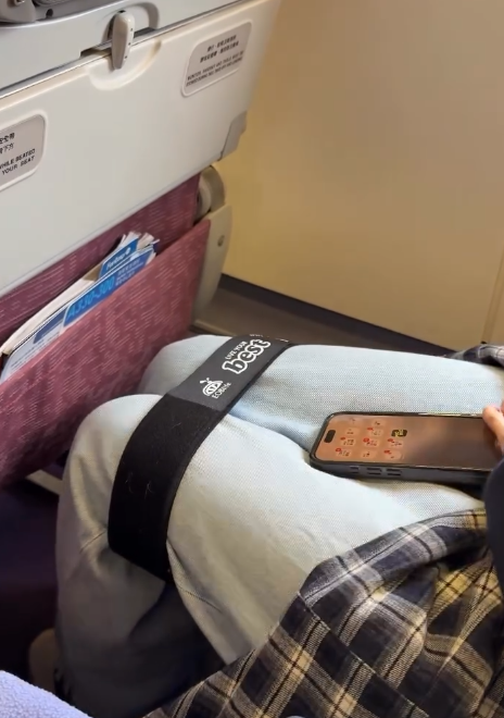 東鐵壯漢「自綁雙腿」搭車瘋傳！網民激讚超體貼 真相原來係日本養生療法？