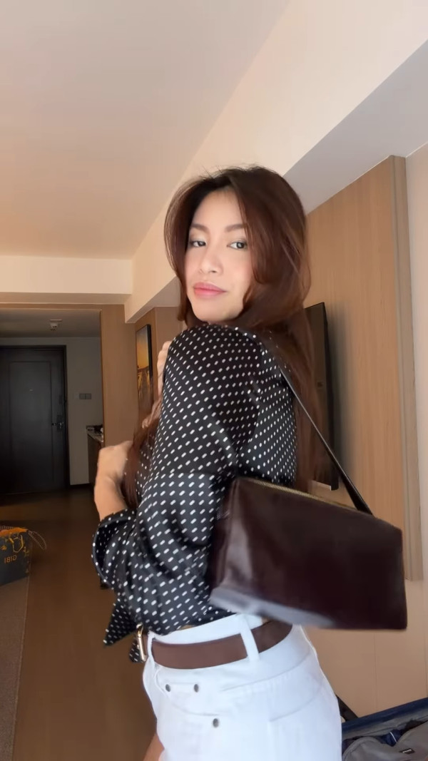 雙料港姐冠軍真空上陣教著內衣除胸墊 胸形畢露震撼網民：造福女性