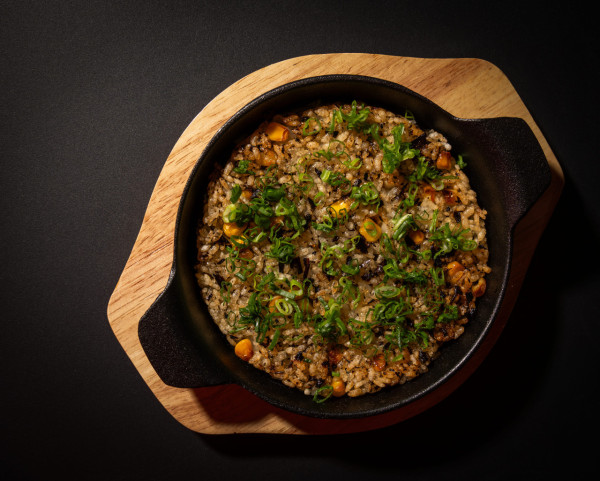 銅鑼灣新開創意雞料理主題店  ３大打卡位／主題周邊／招牌燒熟成三黃雞