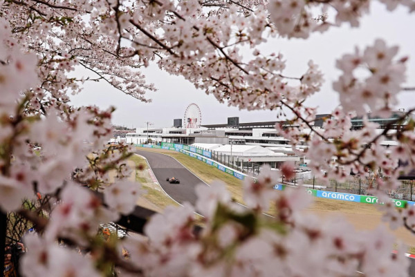 F1日本大獎賽2026｜鈴鹿賽道3天通行證4/日！門票/交通/必買周邊全攻略 