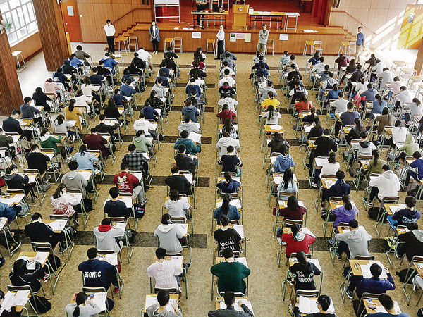 60歲婆婆阿嬸齊考DSE？考生公開離奇經驗 自爆荒唐應考原因 網民：幫仔女清對手？