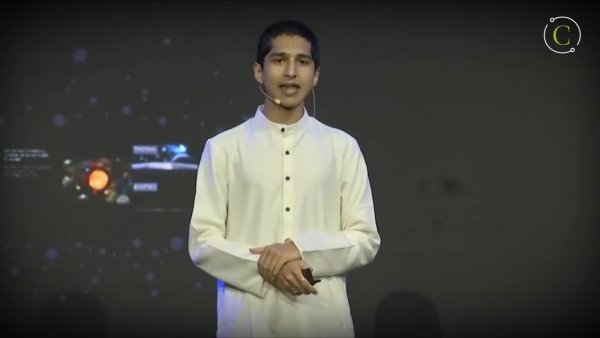 印度神童預言黃金與白銀升勢。圖片來源：YT@Abhigya Anand | Praajna Jyotisha