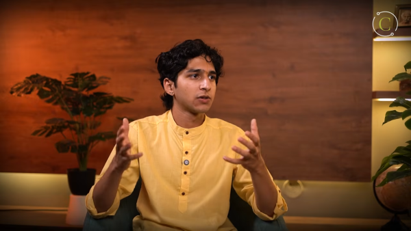 印度神童分析戰爭爆發原因。圖片來源：YT@Abhigya Anand | Praajna Jyotisha