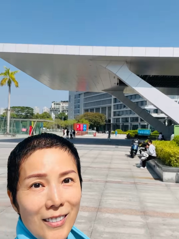 51歲吳文忻末期乳癌擴散上腦崩潰痛哭 北上深圳化療嘆剩四分一命