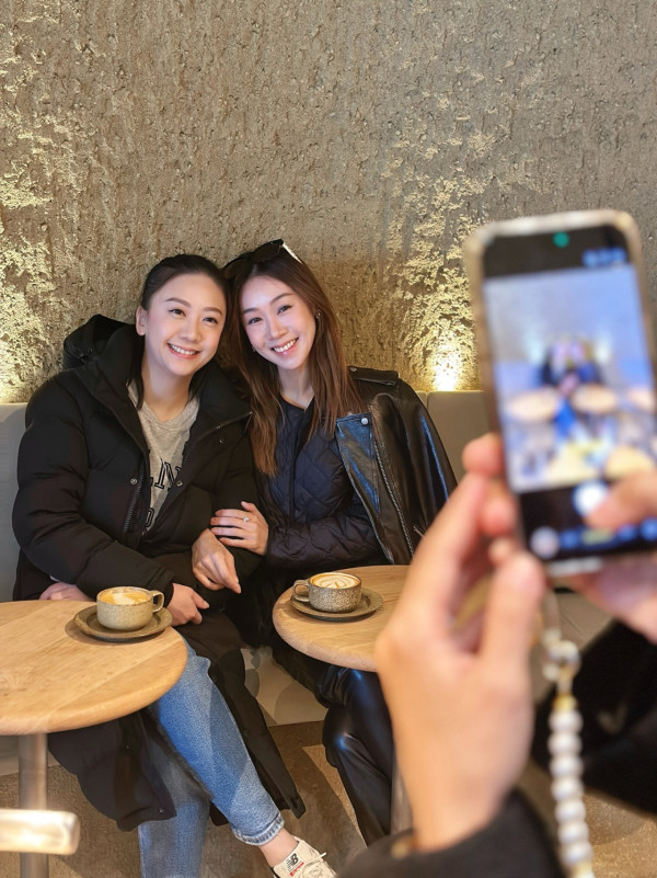 黃心穎四姊妹激罕合體餅印同框！人妻三家姐罕有露面狀態不輸藝人