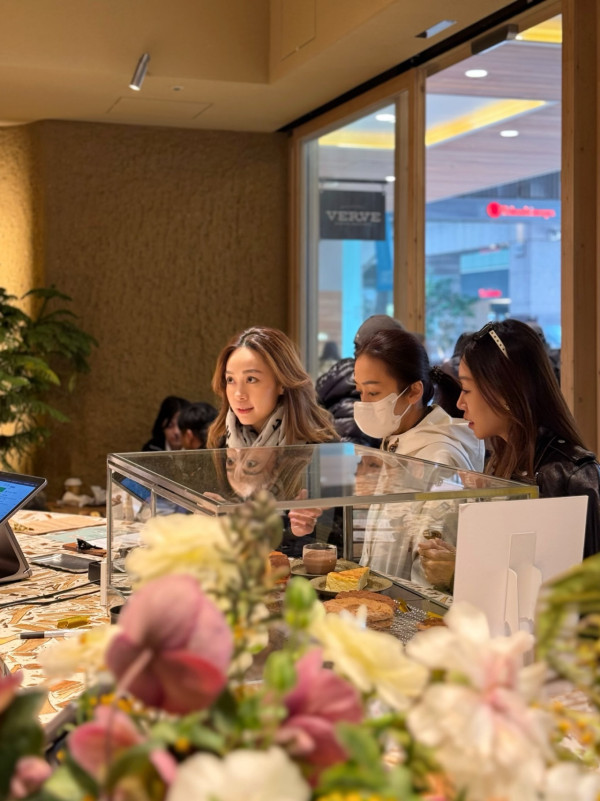 黃心穎四姊妹激罕合體餅印同框！人妻三家姐罕有露面狀態不輸藝人