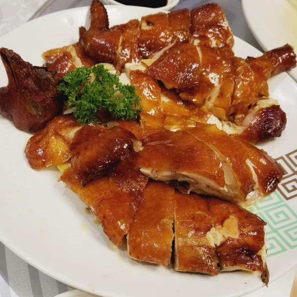 牛池灣村重建｜67年新龍城茶樓宣布下月結業退場 鐵皮寮屋茶居將重建成房協屋邨