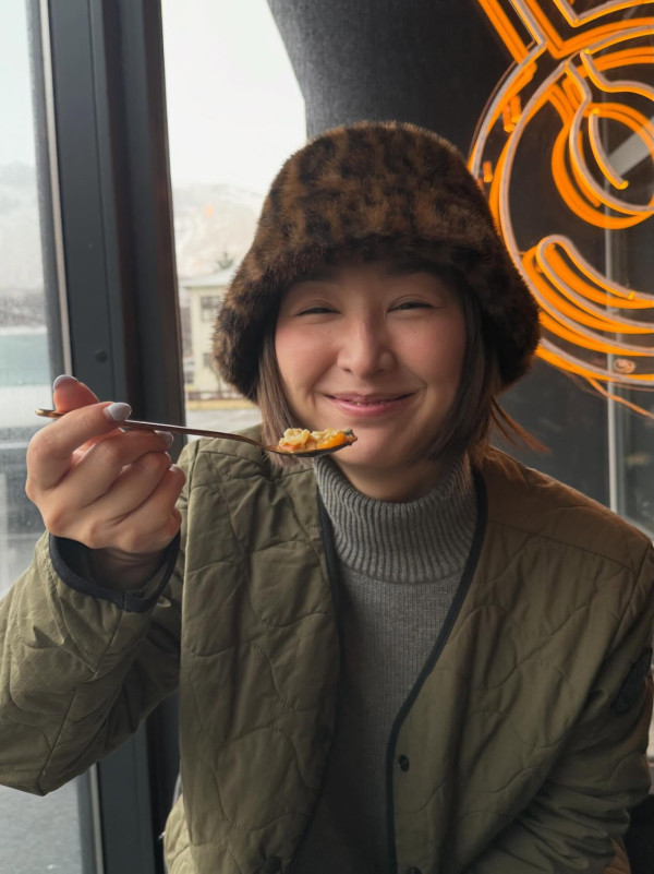 高海寧飛冰島曬比堅尼浸溫泉 零度解放魔鬼身材！網民激動跪求正面相