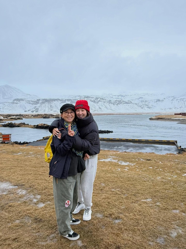 高海寧飛冰島曬比堅尼浸溫泉 零度解放魔鬼身材！網民激動跪求正面相