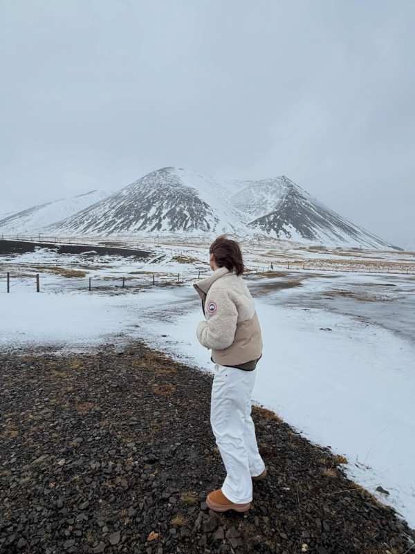 高海寧飛冰島曬比堅尼浸溫泉 零度解放魔鬼身材！網民激動跪求正面相
