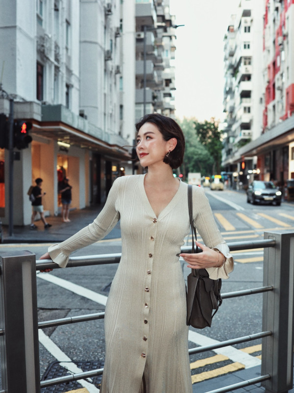 視帝老婆晒激凸C級身材胸壓街頭！超貼身曲線惹網民注目：巨胸冠軍