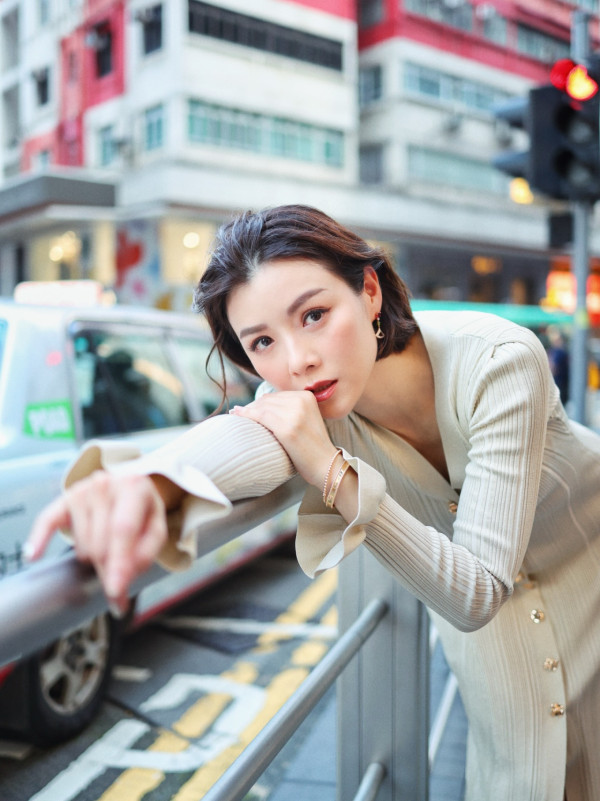 視帝老婆晒激凸C級身材胸壓街頭！超貼身曲線惹網民注目：巨胸冠軍