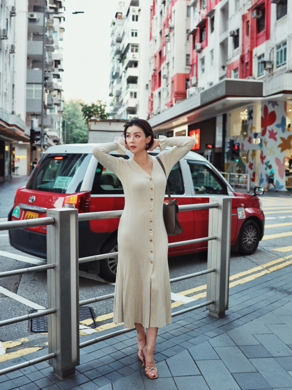 視帝老婆晒激凸C級身材胸壓街頭！超貼身曲線惹網民注目：巨胸冠軍