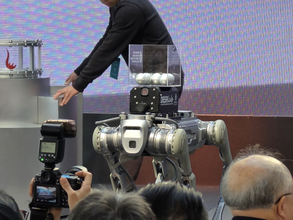 科大 35 周年校慶啟動禮直擊 AI機械人與醒獅共舞展現「凡事可為」精神