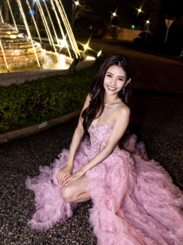 TVB上位小花街頭啜爆親熱斷正！男友猛料背景曝光！IG洩蜜原來有煙幕