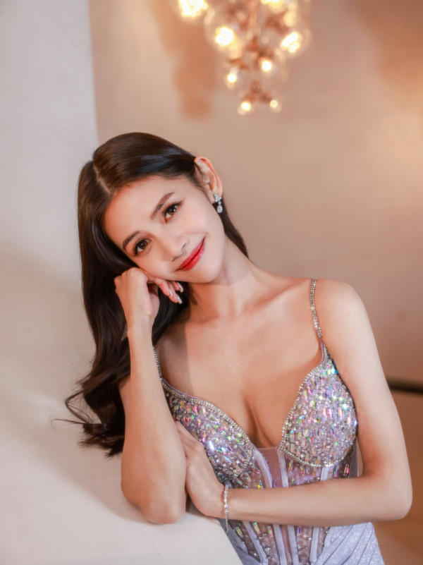 TVB上位小花街頭啜爆親熱斷正！男友猛料背景曝光！IG洩蜜原來有煙幕