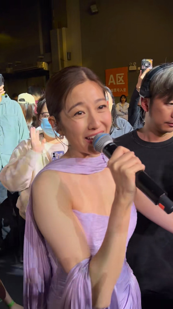 陳自瑤開騷疑遇粉絲當眾搏懵摸！第一身影片流出直認猥瑣：滑滑的