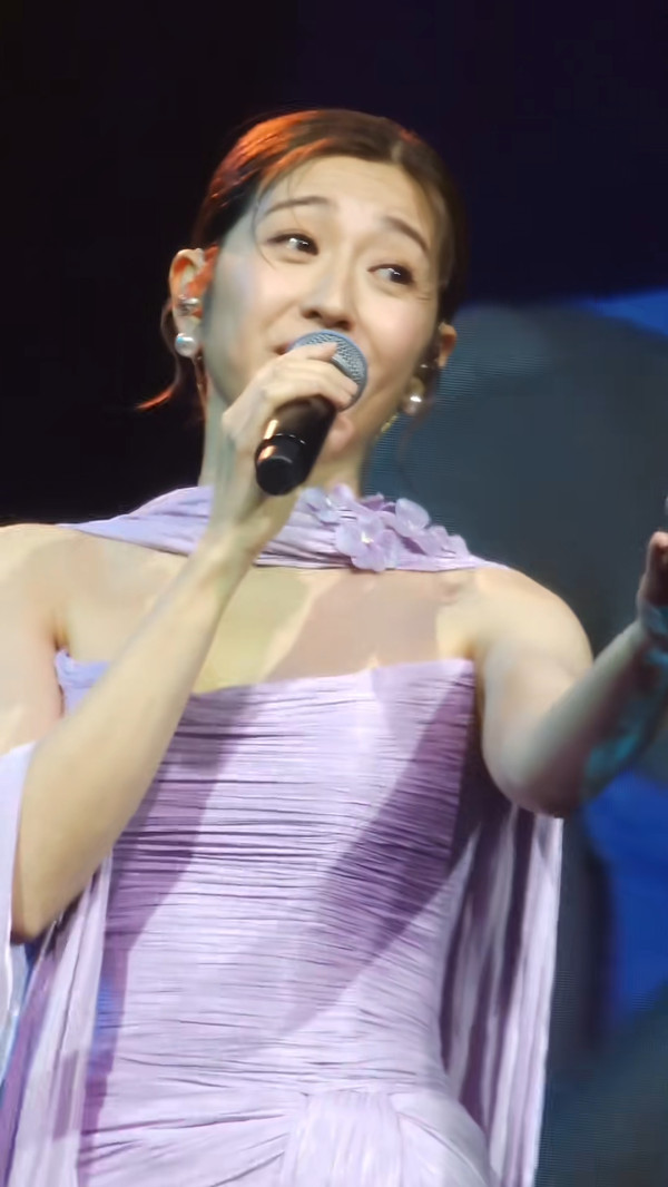 陳自瑤開騷疑遇粉絲當眾搏懵摸！第一身影片流出直認猥瑣：滑滑的