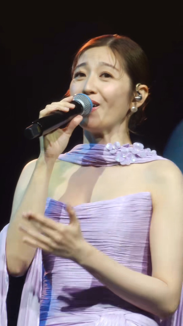 陳自瑤開騷疑遇粉絲當眾搏懵摸！第一身影片流出直認猥瑣：滑滑的