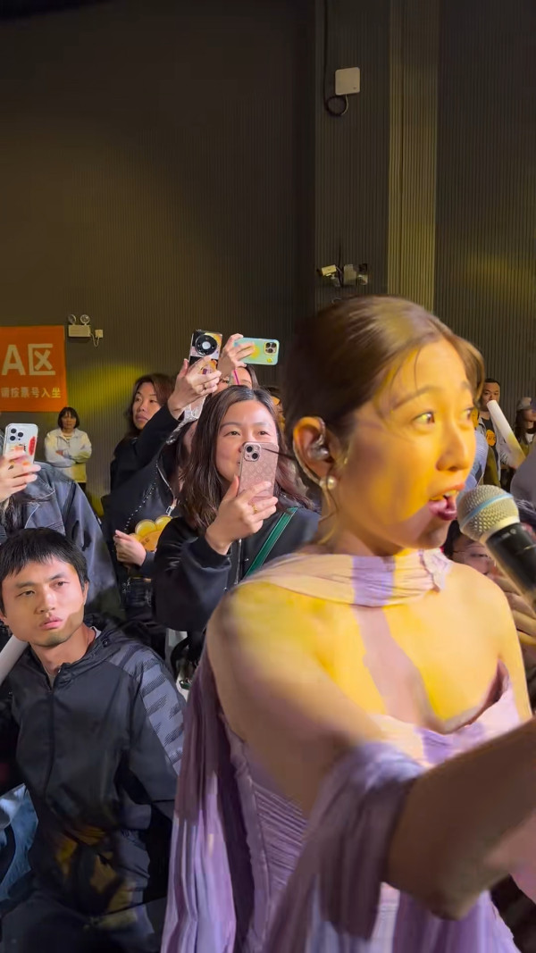 陳自瑤開騷疑遇粉絲當眾搏懵摸！第一身影片流出直認猥瑣：滑滑的