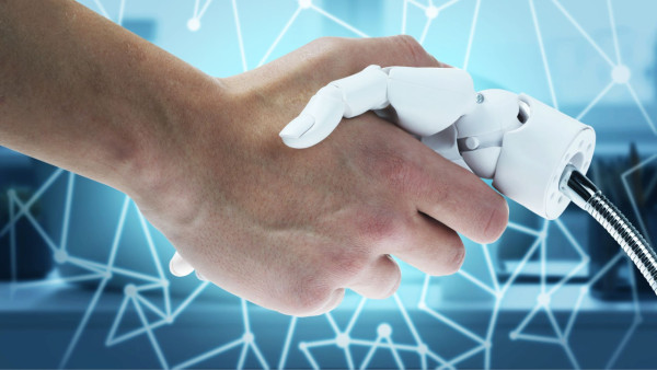 AI唔會搶飯碗？網民揭2026職場真相：公司請多一倍人！看透「人+AI」公式變大贏家