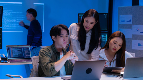 AI唔會搶飯碗？網民揭2026職場真相：公司請多一倍人！看透「人+AI」公式變大贏家