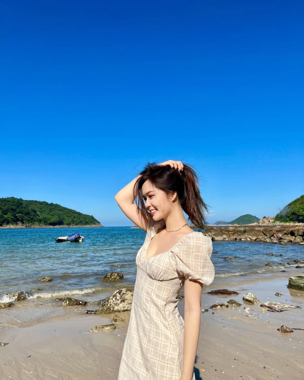 梁超怡晒純白綁帶性感泳衣照！上圍全面升Cup黃金曲線震撼眼球